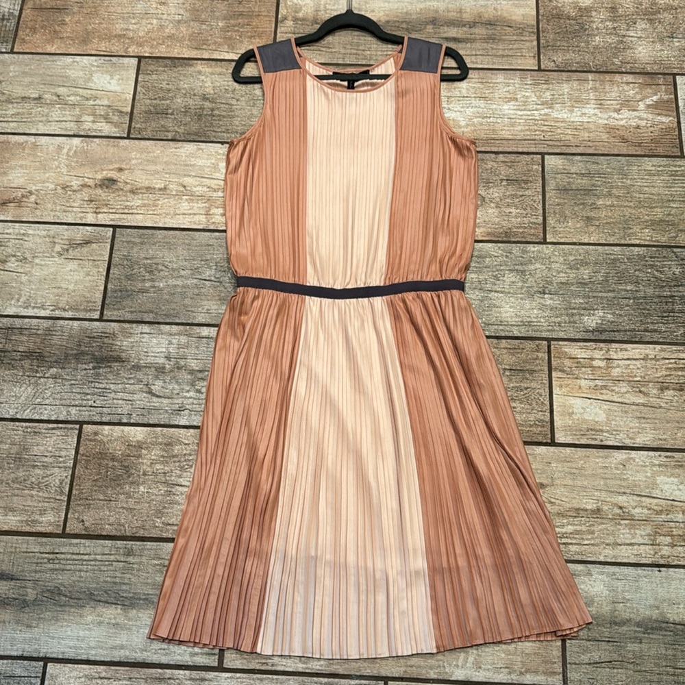 BCBG MAXAZRIA Pleated Sofi Apricot Mystic Mid Length Dress Size 8 NWOT